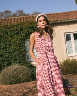 gingham-dress-outdoor